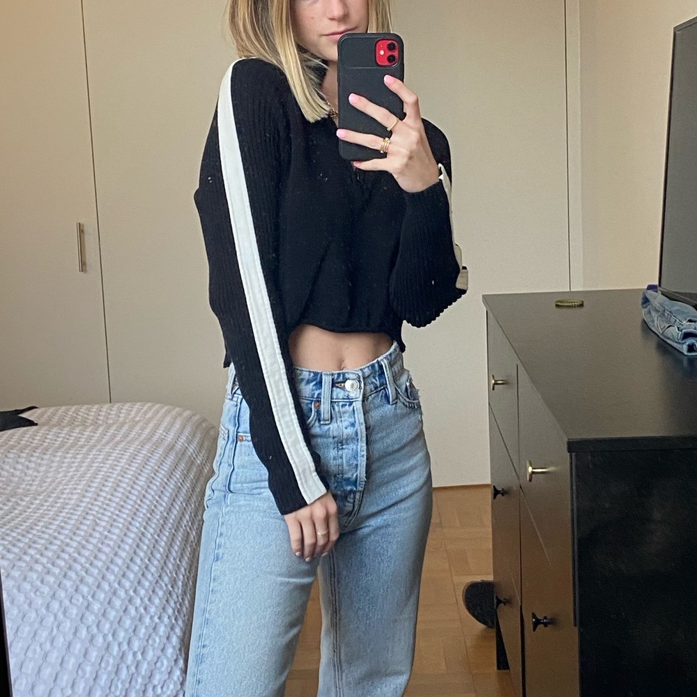 Brandy Melville Cropped Quarter Zip Sweater